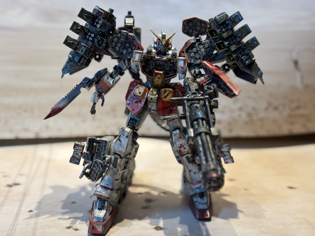 全身！イカつい！イカつすぎる！反則級の重武装！たまらん！こんだけゴツい機体汚さないとむしろ失礼と言うもの（個人の感想です）そしてただ汚しても面白くないと思って銃創を至る所に付けてみました