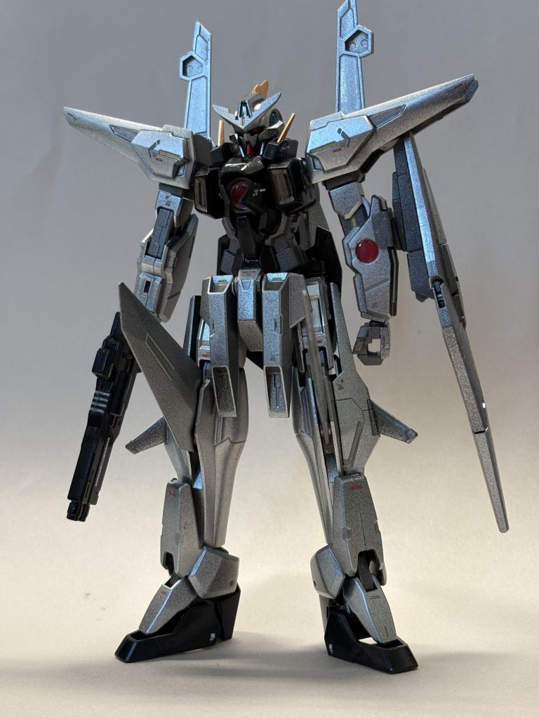デルタザイン高!って言っているうちに予約難民です。デルタ系のキットのストックもないので、ヤマダ福袋Bから引っ張り出したキュリオスで遊ぶことにしました。個人的にはMS史上最高に格好良い飛行形態ではないかと思っています。MSとしては遊びにくい(トゲトゲしているとか、関節が緩くなりやすいとか(ABSなので塗装に気を使うとか))ですが。ではでは