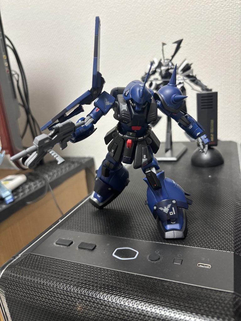 マラサイは古いキットですが出来は良く普通にカッコいいのですが、細かなところを頑張ると更にカッコよさが上がると思います。設定では、短時間なら重力圏内でのホバー移動ができるらしいです。