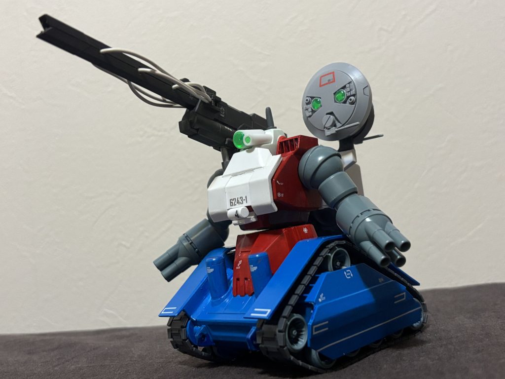 タンク部分はキャタピラのカバーを増し気味にして、カラーリングはアニメっぽく。結果、なんだか可愛く思えてきました。