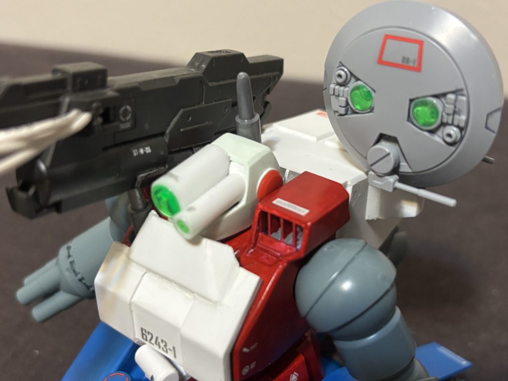 頭部は光学式のでかいカメラに変更。遠くまでよく見える。はず。見えないとこはレーダーで。