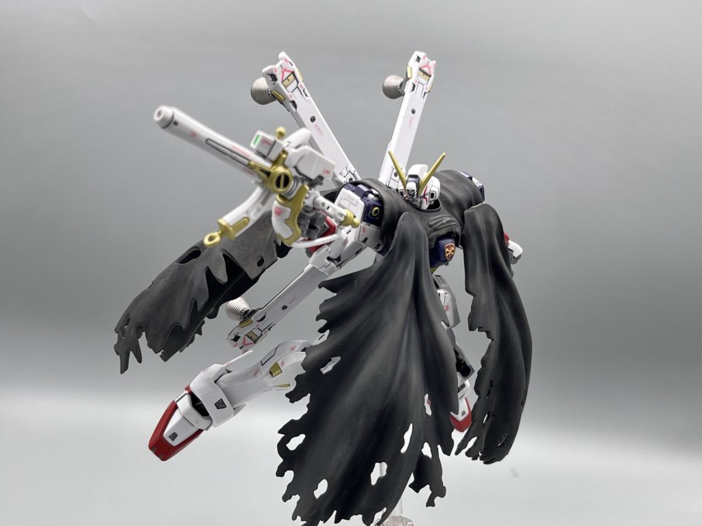 ポージング!ABCマントに穴が空いた造形だったので思い切ってウェザリングしました。本体は特にしなかったのですが、対比がいい感じになりました。