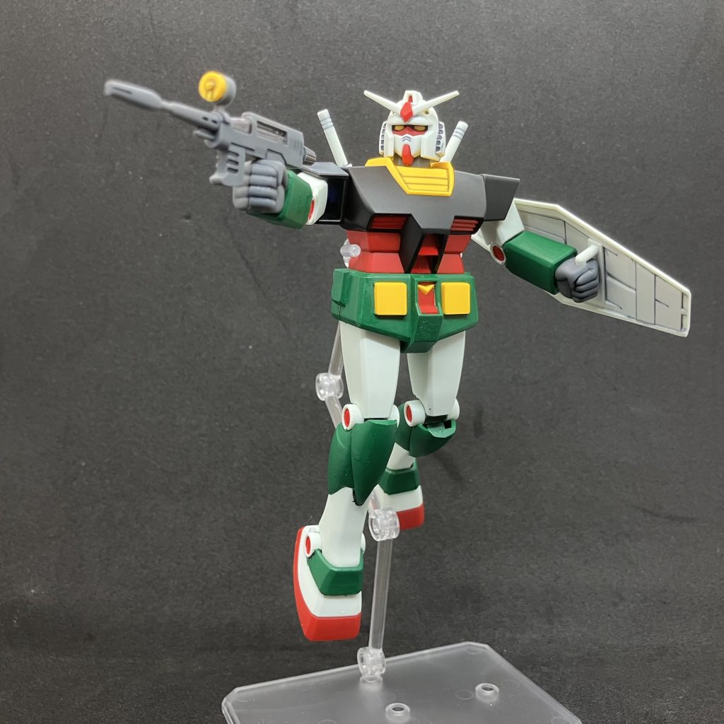 正面からの合わせ目はほぼ見えないので腕と足首、ライフルのパーティングラインだけ消しています。