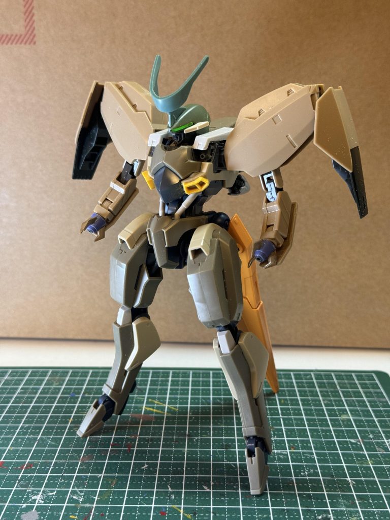 ミキシング状態。この時点ではαアジール色で終わらそう思ってたのですが兵器色を出したくなかったので配色でかなり悩んだ感じです。
