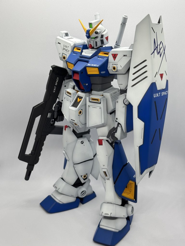 いつものアングル①デカールは水転写が部分的にしかない為、付属のシールは使わず別のもので指定箇所を置き替えました。