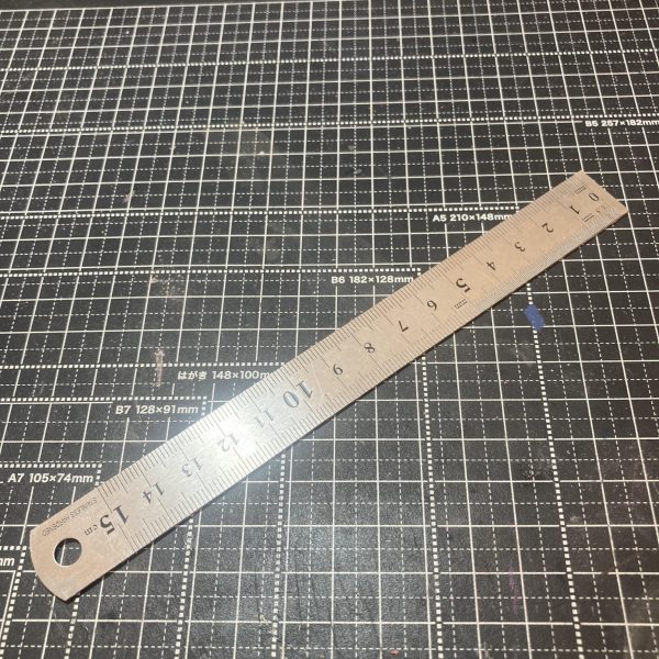 100均製ステンレスものさしーー！！