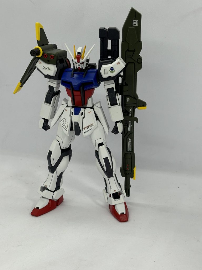 正面からソード同様、ストライク本体は以前作ったエールストライクのものを使用しております。