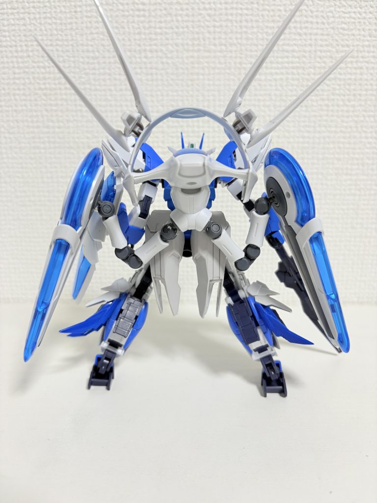 本当に忘れていたのですが、パーフェクトパック装備状態での背面です。腰アーマーがバックパックとの隙間埋めにもハマってて嬉しいです。