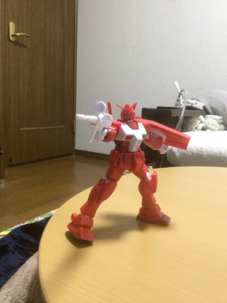 ビームライフルを構えているシーンうろ覚えだけどこんなシーンあったはず…