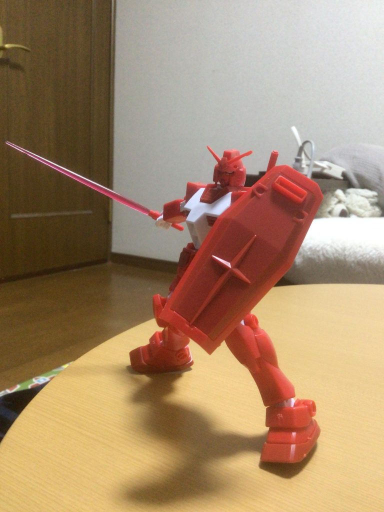 次はシールドを構えてビームサーベルを持っている写真こんなシーンあった…よね?あったはず…確証ないけど笑