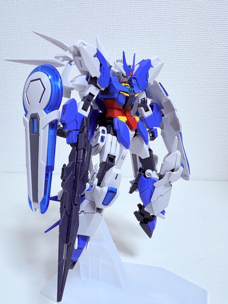 そして‪パーフェクトパック装備の完全形態｢パーフェクト・アースリィガンダム｣です！角みの本体、丸みのバックパックでいい感じのバランスな気がします。とても満足です！