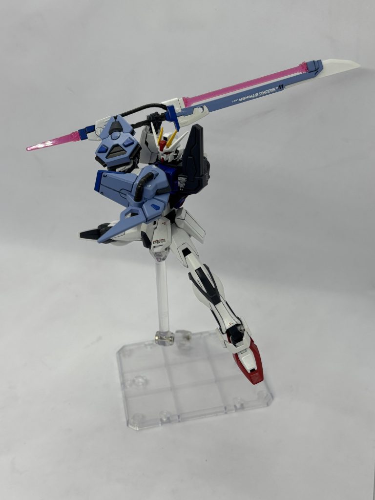 以下ポージング対艦刀シュベルトゲベールを構えて