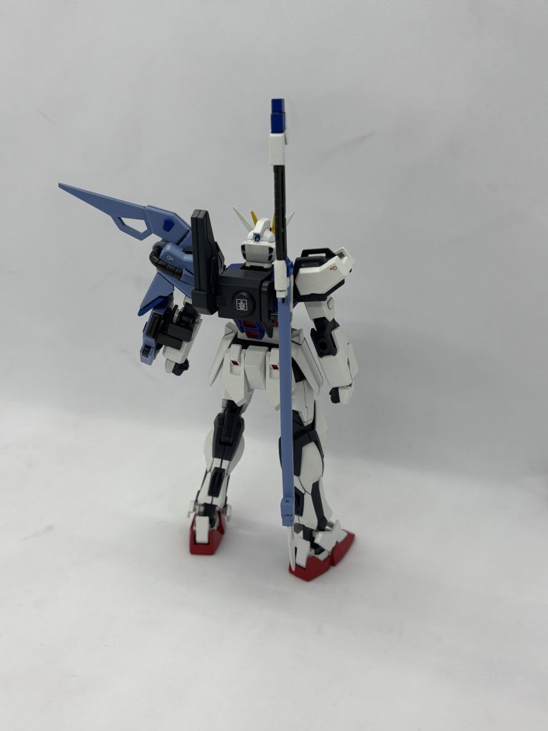 背面から水色→エイザーブルー+ホワイト+インディーブルー少量青→インディーブルー白→ガンダムカラーホワイト+クールホワイトバックパック→ガンダムカラー ファントムグレー