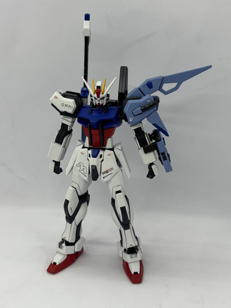 正面からストライク本体は以前作ったエールストライクのものを使用しております。