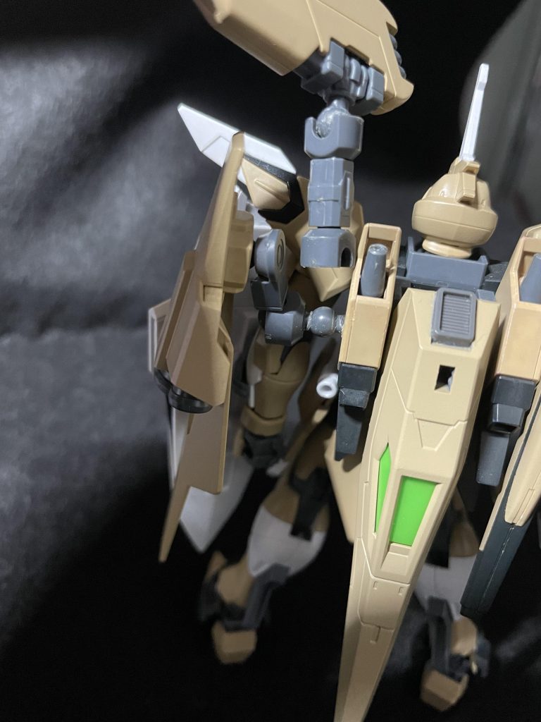 ヴェスバーとバインダーを並べるためにちょっと無茶なボールジョイントの使い方をしました。