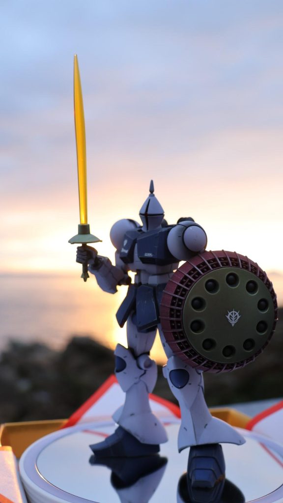 ギャン本体は武装をつや消しメタリック塗装本体はエッジを中心に汚しやシャドウを入れています