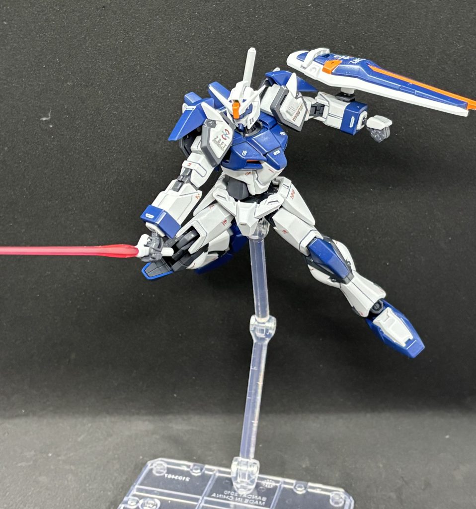 ビームサーベルで抜刀！シールドはデュエルブリッツには付属しなかったのでEGストライクのものにHGインパルスのジョイントで接続。