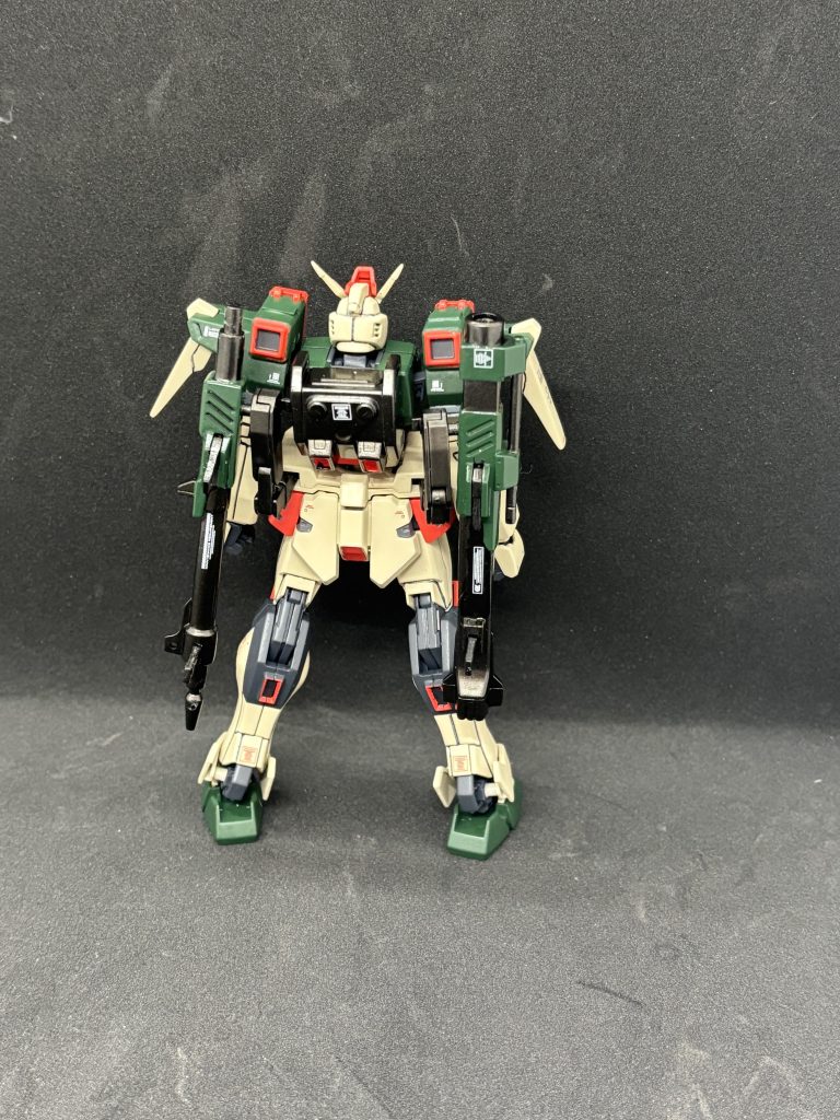 背面から白→インテリアカラー＋セールカラー＋ホワイト橙→シャインレッド（クレオス）＋スカーレット（ガイア）武器→ガンメタル（ガイア）関節→ガンダムカラーファントムグレー