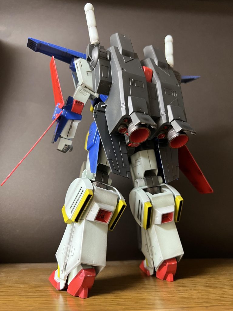 あとはデカール貼って艶消しトップコートします。全部完了したら、このキットの醍醐味、変形合体の写真もアップします！