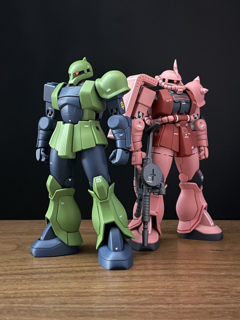 アニメ第3話でシャアザクと共に出てくるので、2機を並べて。