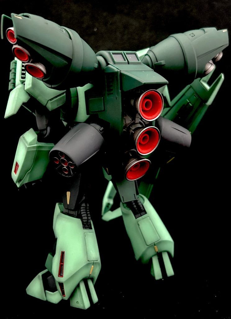 バーニア周辺の内部メカはダークグレー、バーニア外殻は焼鉄色で塗りました。