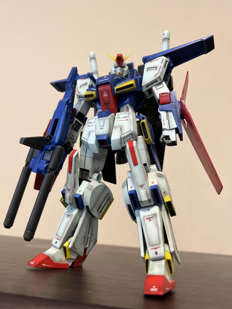 MS形態です。設定画のような少し緑がかった白にしたかったので、ホワイトにミントグリーン少々混ぜて見ました。写真だと分かりづらいですね。