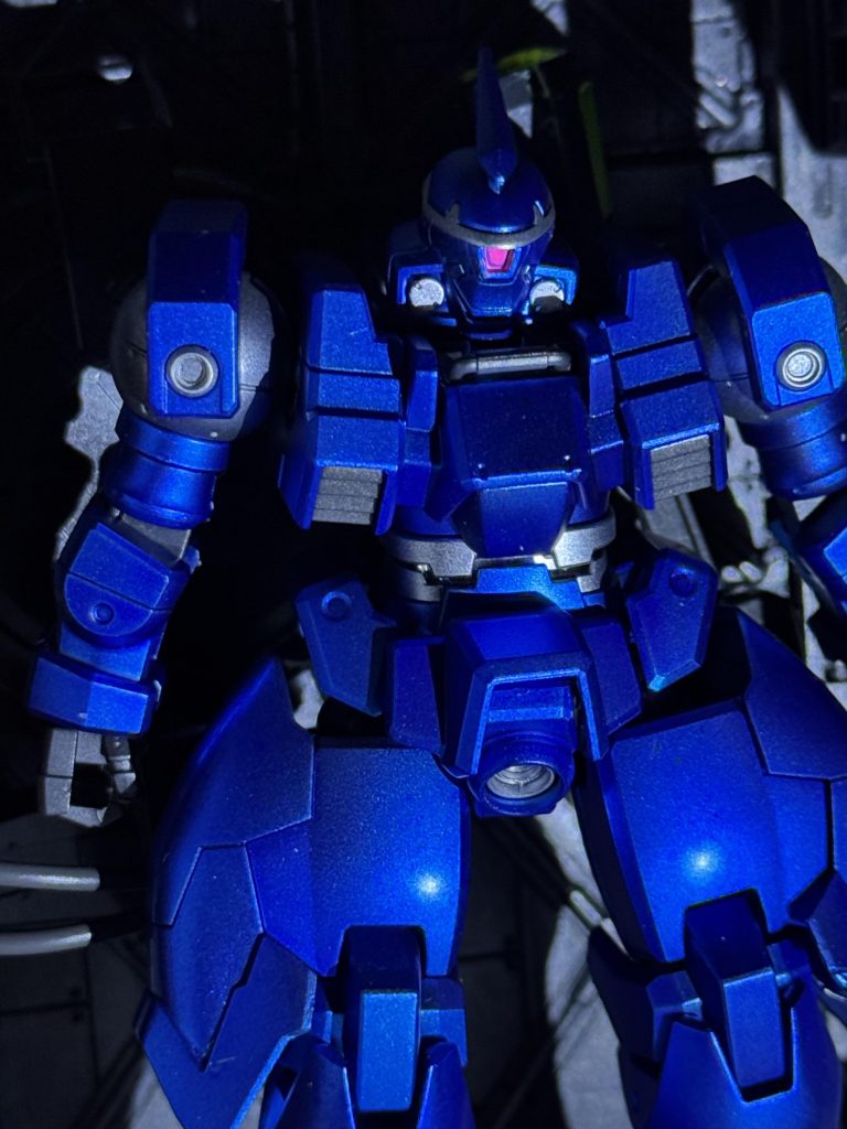 こちらも水色部分はシルバーにして対になることを意識しました