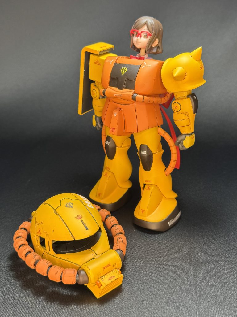 ザクヘッドを脱いだチナちゃん。