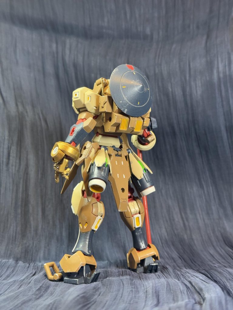 リアスカートにはバーニアを兼ねた使い魔を2機装備。