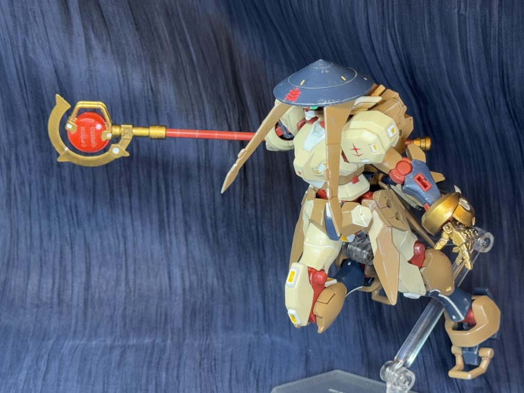 隠れ身の笠。ミノフスキー粒子による電磁波撹乱によりレーダーに映らないどころか、肉眼ですら見え難くする。