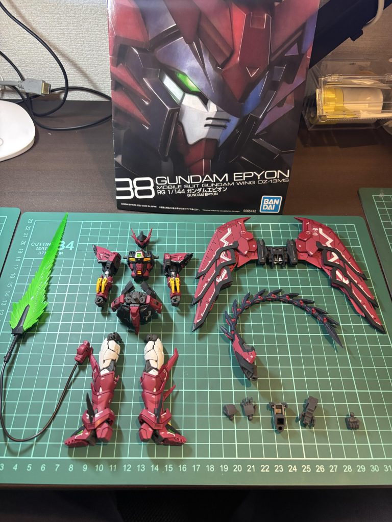 最終組み立て前です。本体結構小さいですがパーツはやっぱ多かったです。