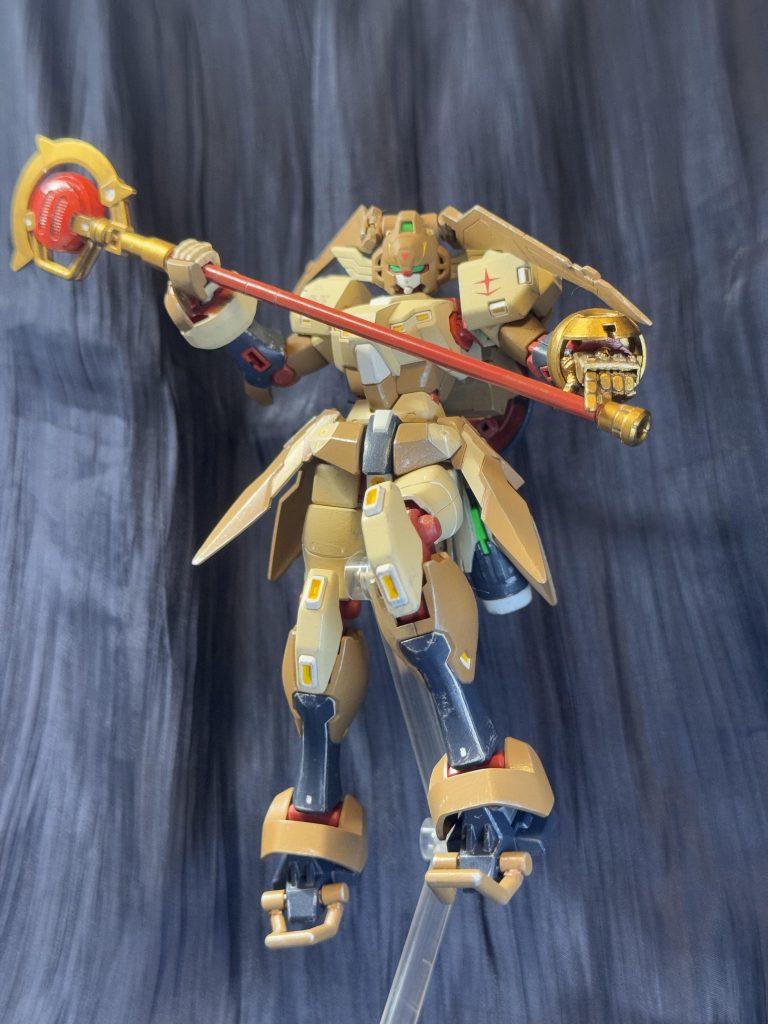 ほぼGアルケインで、30mmのパーツとかでそれっぽくはしています。足首は寸前までヒール型にしようかと迷ったのですが、サンダルっぽく見えるほうがこれまた人気の「はじまって以来の才女」なエルフっぽくて可愛いかなとガードフレームの足首にしました。