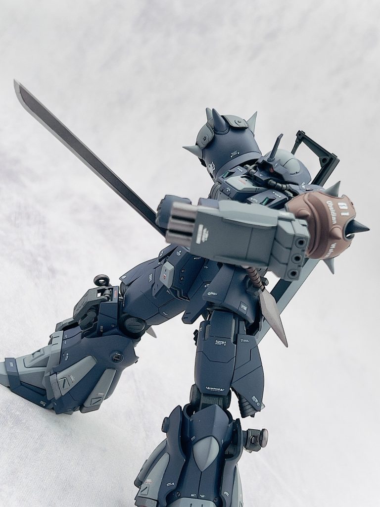 三連装ミサイルポット。本機の火力を補い、拠点打撃や補給部隊の襲撃などに使われる。