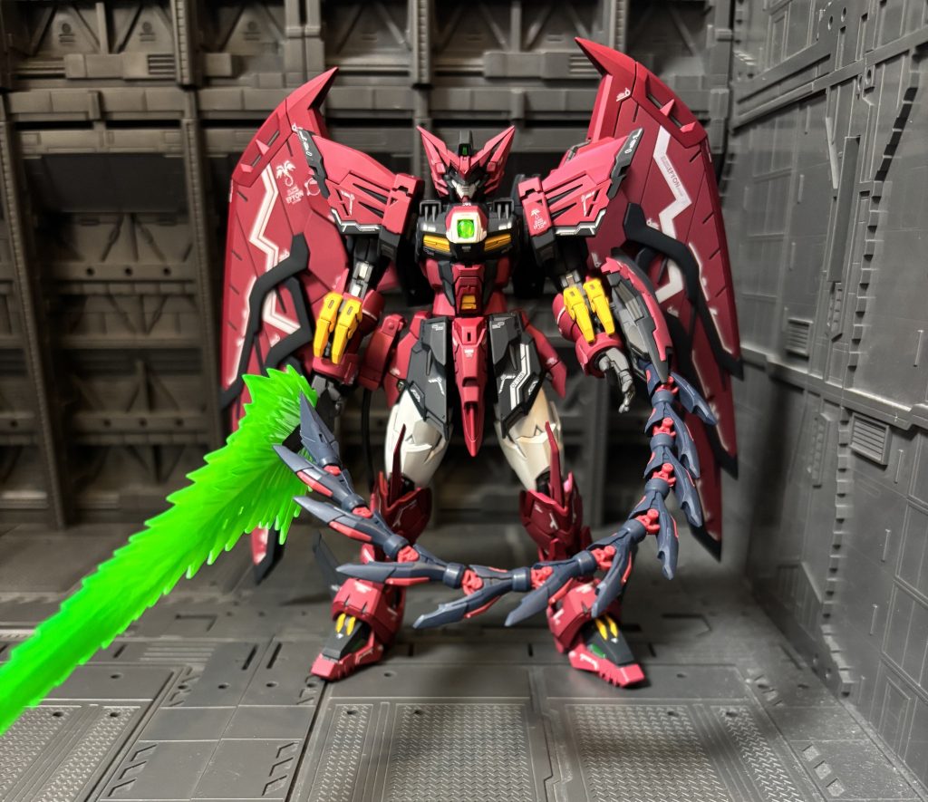 正面から。モールドが細かく非常にカッコいい機体です。