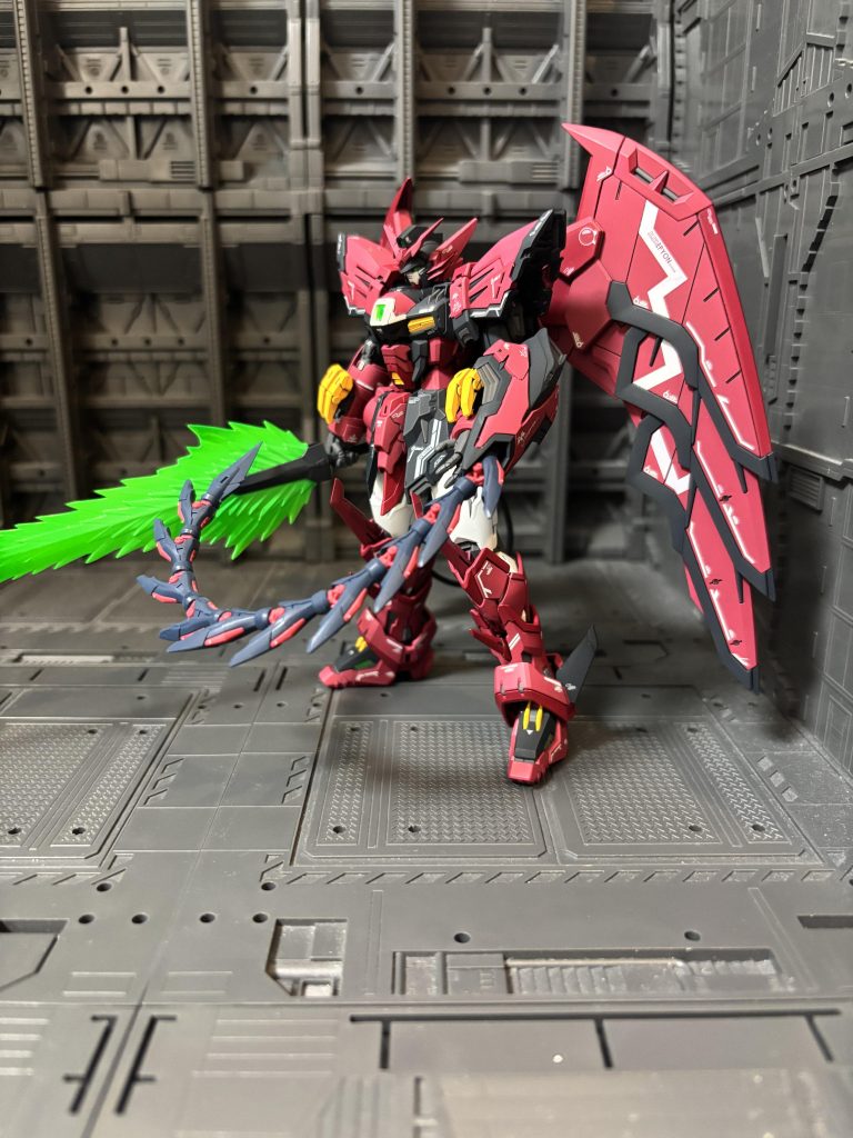 サイドから。どこからみてもカッコいいですね😊自立もしっかりする良いキットです。