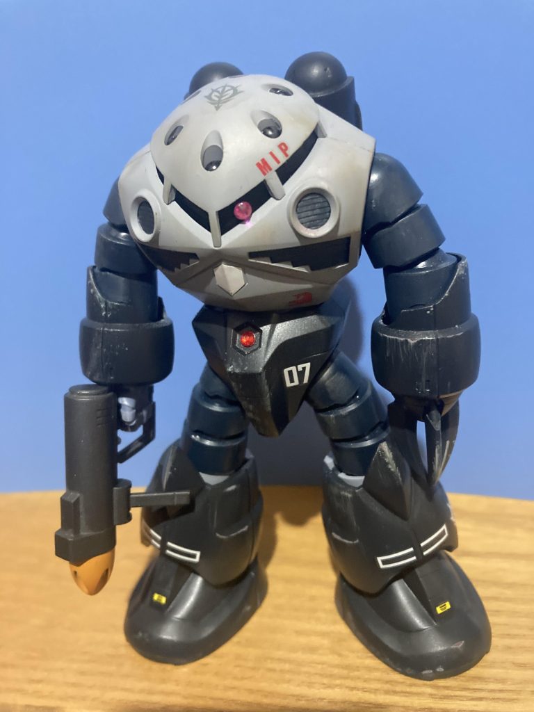 因みに片手を通常マニュピレーター仕様にも(gundam-kao6)これなら通常の両ヅメ仕様より火力が落ちる反面器用さがアップ(zaku-kao2)なはずあ、元々このズゴックはシャア専用のを色変えしたものです