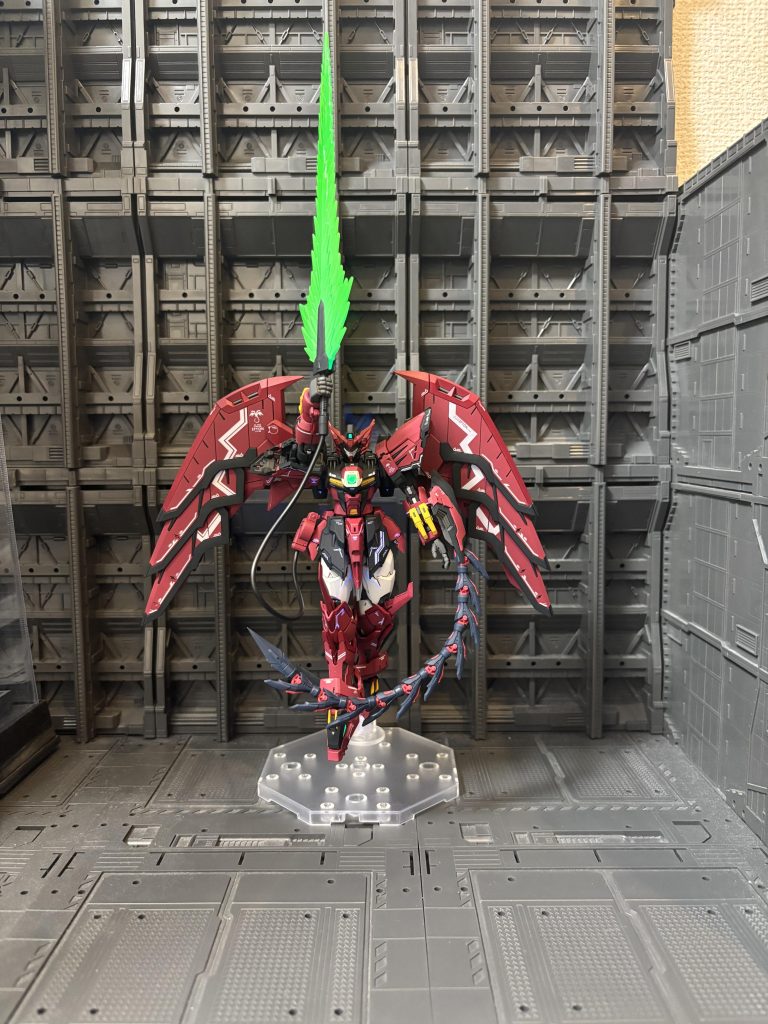 サーベルはむっちゃ長いですがちゃんと保持できるので素晴らしい👍ちなみサーベルも蛍光グリーンで塗っています。