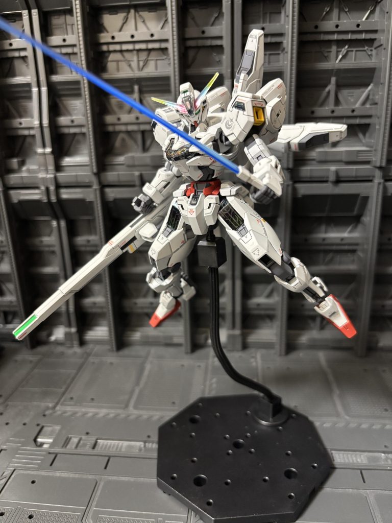 光らせなくてもスタイリッシュな良キットだと思います!