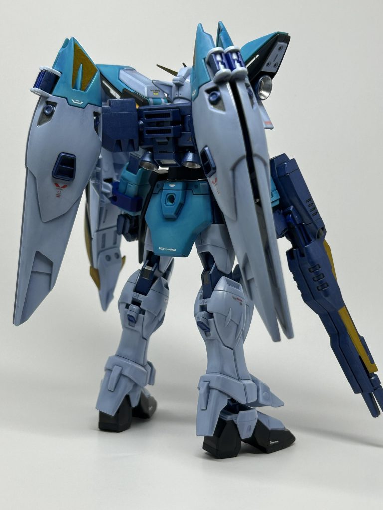 関節、バスターライフル、バーニア部は全てメタリックブルーで。