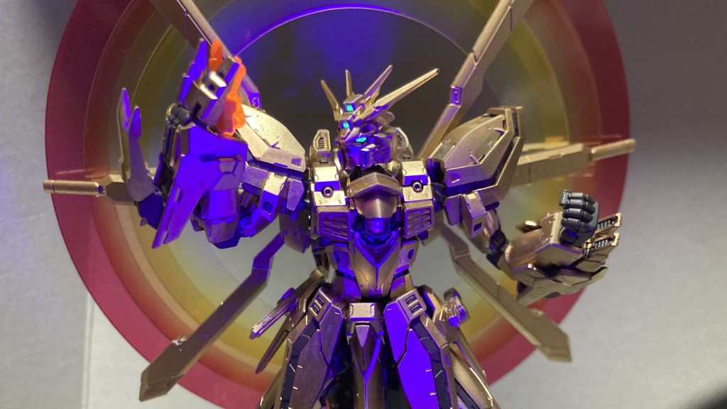 ゴッドフィンガー手首とツインアイとカメラは蛍光塗装してます。