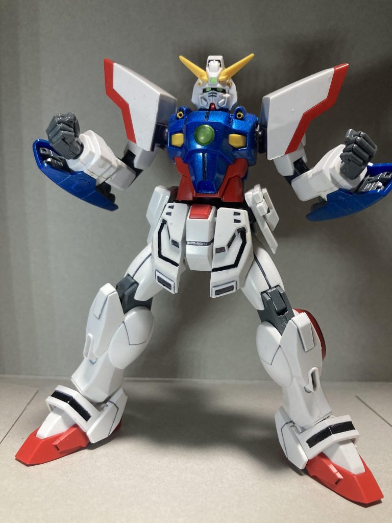 初登場時の構えを再現したくて「どうにかならんか？」と考えた結果コアガンダムの腕がいい長さだったので使用しました。