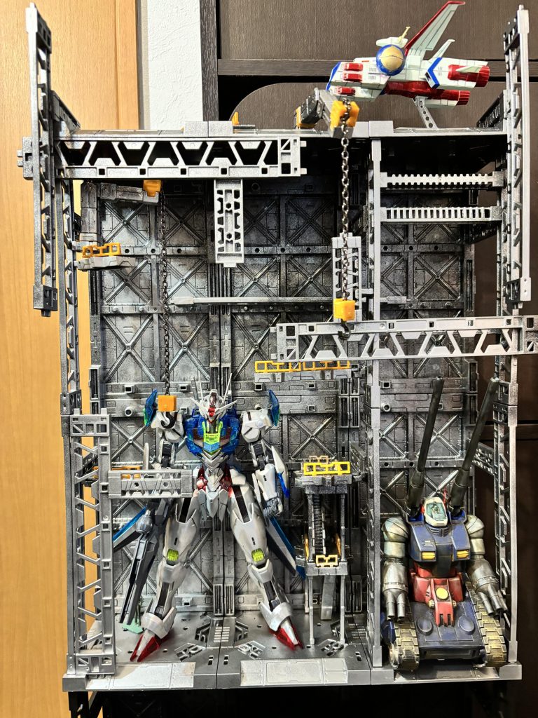 上部は色々なパーツを組み合わせてシルバーで塗装してみました。