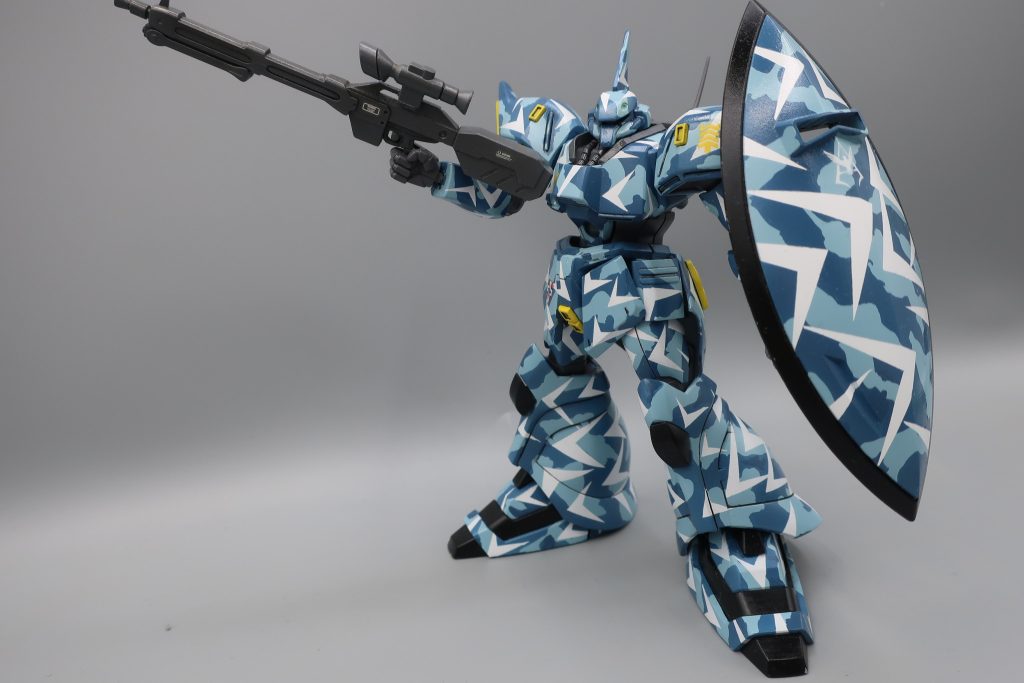 エアブラシ塗装して数分たった時、部屋の外で父の声がしました父「んっ んんっ!・・臭い・・臭いぞ・・シンナー臭い!」ガチャッ父 「おい! シンナー臭いぞ なにやっとるんや!」と部屋に入ってきたのです