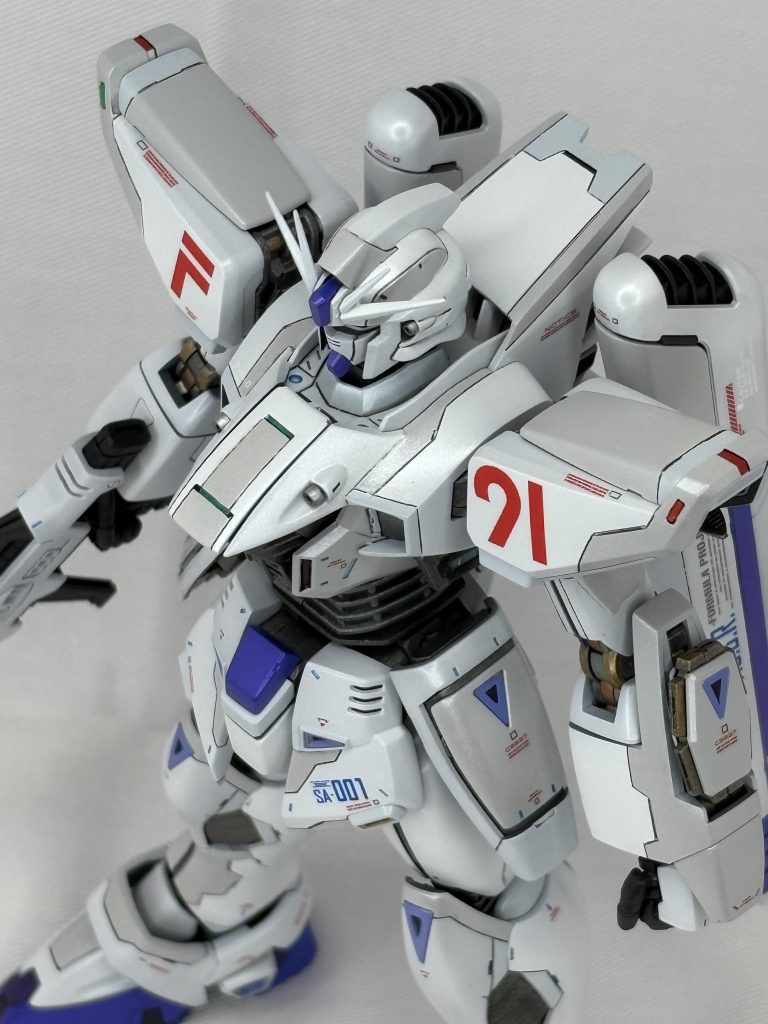 目立つデカールがガンダムデカール（保護シートの上から擦って転写するやつ）が大半のキットなので凄い神経使いました😅