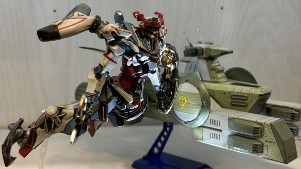 旧キットでも戦艦だからか最新キットのジークアクスと合わせてもそこまで違和感がありません。