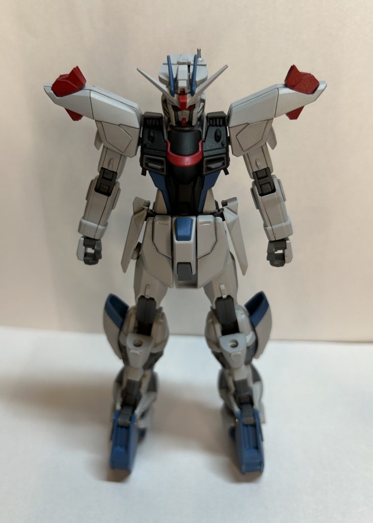 上から少しアップで。後頭部のレドームパーツはプラ板等で自作しています。