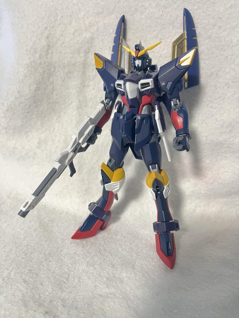 本体の一部のパーツを加工してあります。カラーリングはトルネードガンダムを参考、息抜きで作ったので下地なし塗装しました。