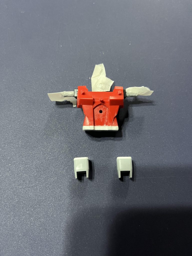 プラ板で胴体2mm、腕1mm延長しました。初めての作業だったのでYouTube見まくりました(笑)