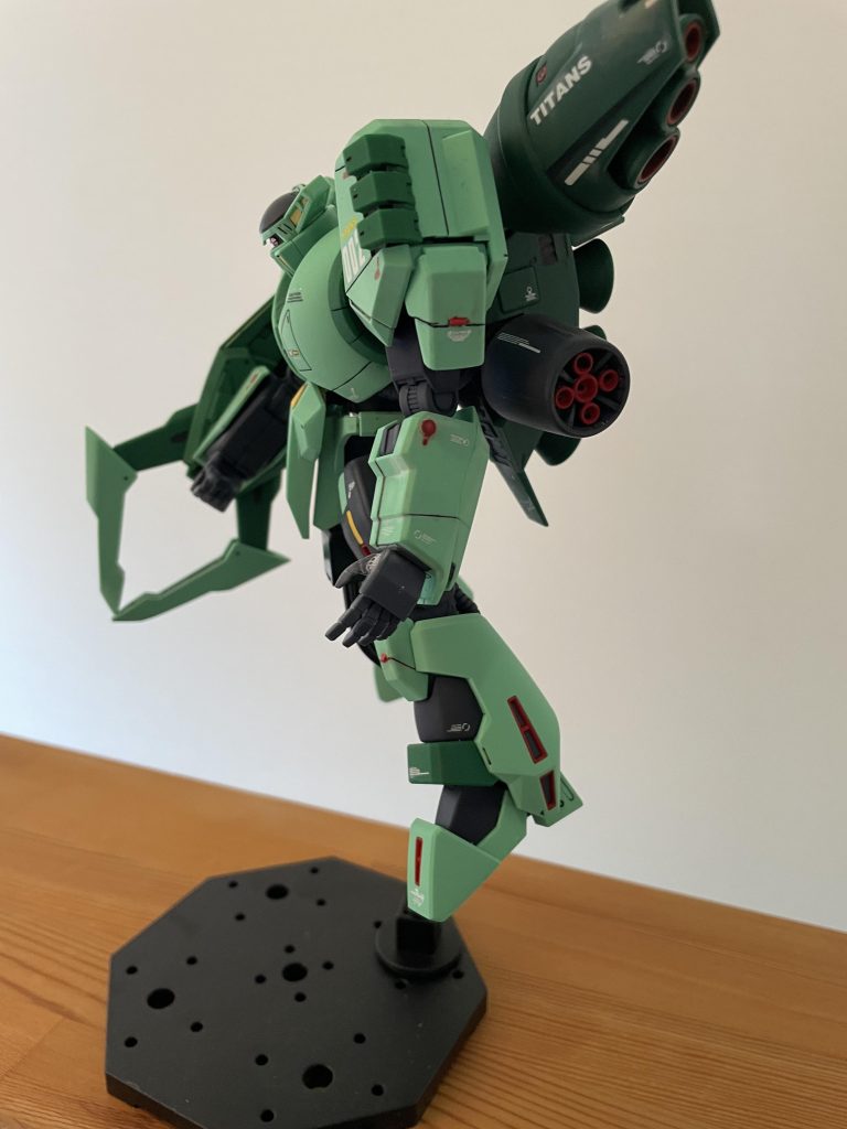 サイド　肩にレッドチップ