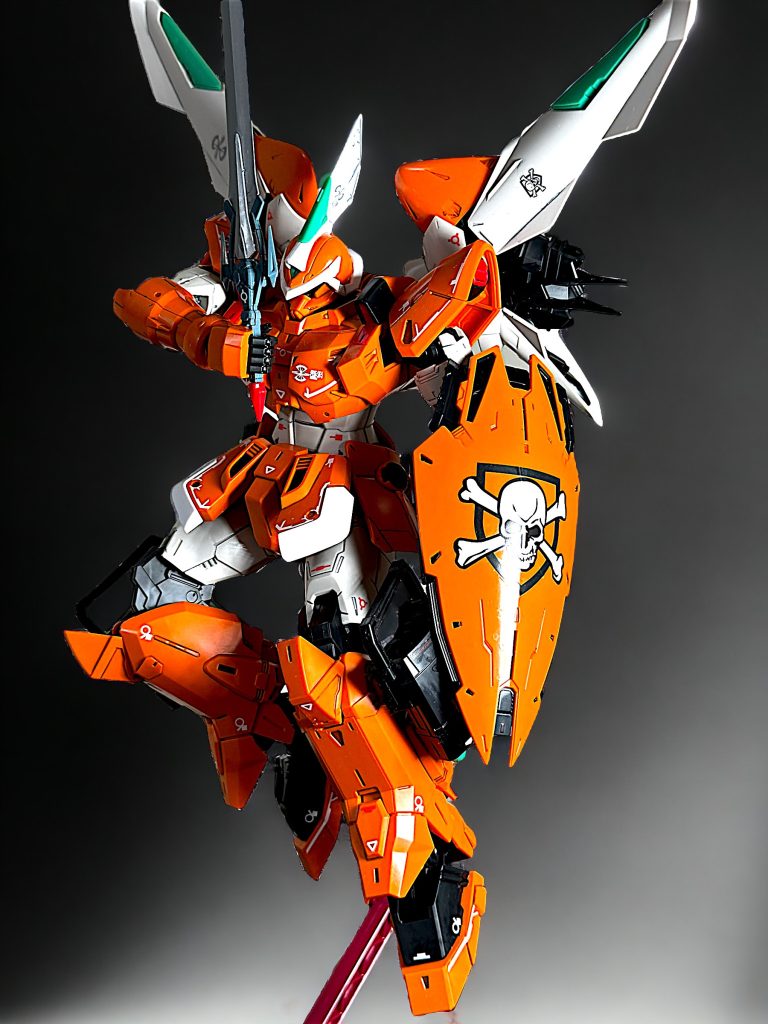 スミ入れ及びトップコートしています。トップコートはガラスコートを使用しており、全体的に光沢感が増しています。 ミゲル専用機の特徴であるオレンジ色は、ジンにも似合います。流石は兄貴カラー！